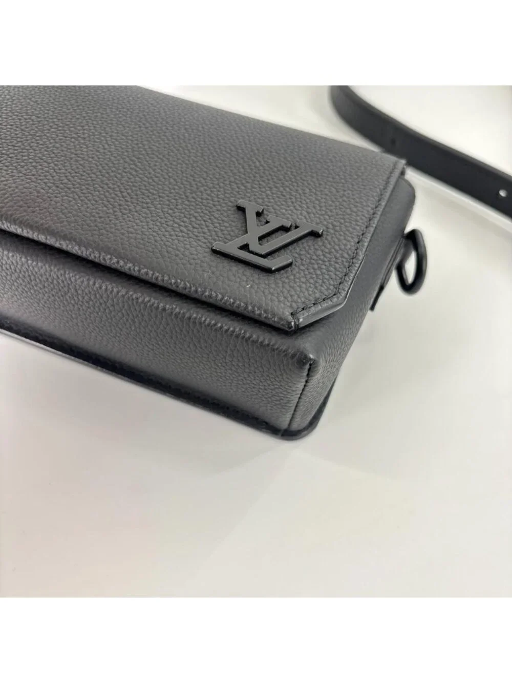 Louis Vuitton LV Aerogram Fast Line Shoulder Bag